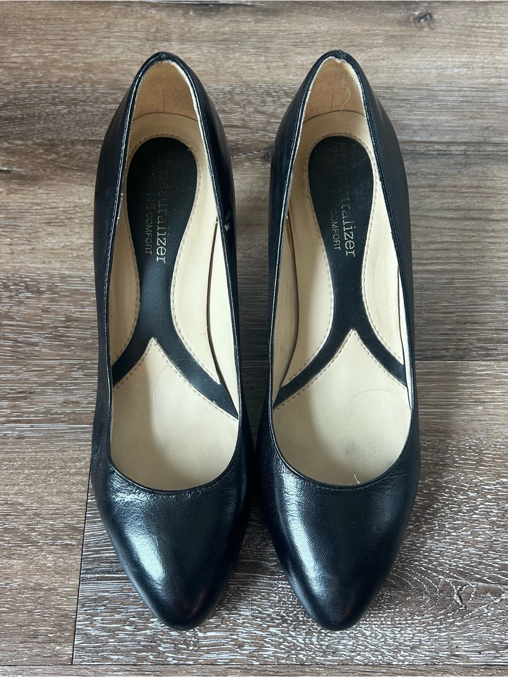Naturalizer Black Leather Pointed Toe Pumps with T-Strap Inlay
